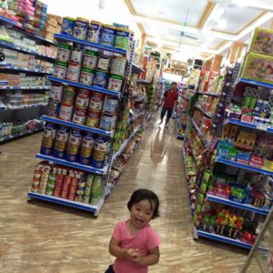 gia-bay-hang-tap-hoa-ktp04